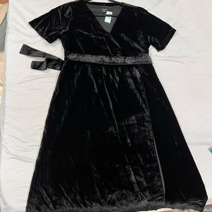 NWT - Ann Taylor Velvet Short Sleeve Wrap Dress Sz 14P